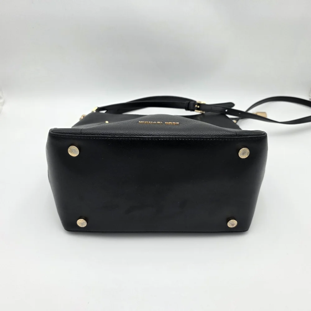 Michael Kors Black Hayes Bucket Bag - Picture 9 of 10